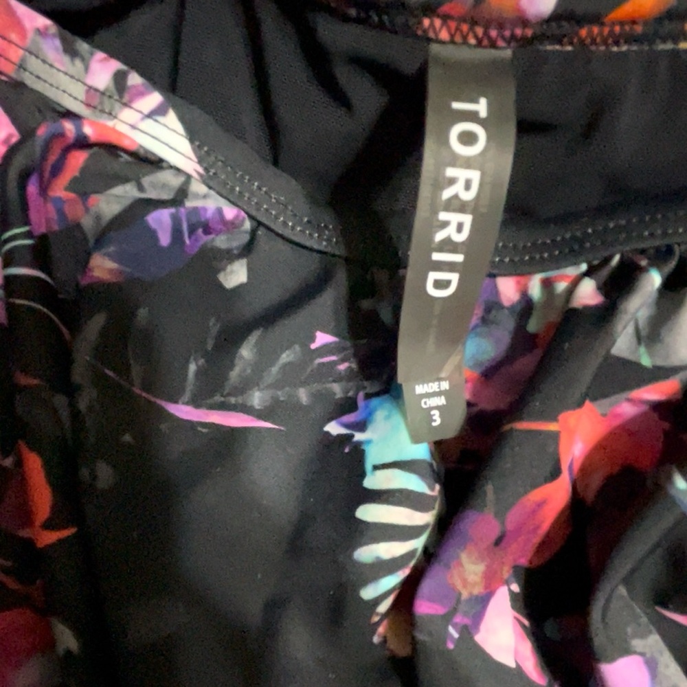 🌼TORRID Ruffle Trim Off-The-Shoulder Ruched Swimsuit🌼 - Picture 3 of 15